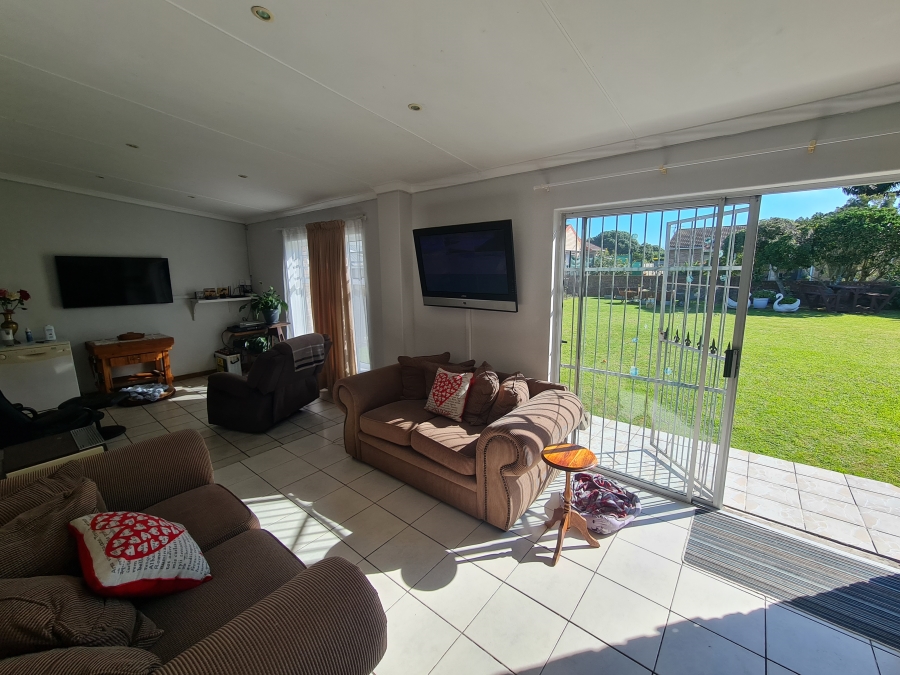 3 Bedroom Property for Sale in Wavecrest Eastern Cape